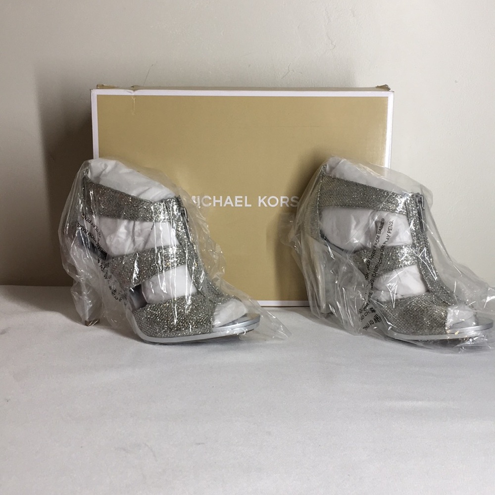 MICHAEL Michael Kors
Berkley T-Strap Dress Sandals - Picture 2 of 8